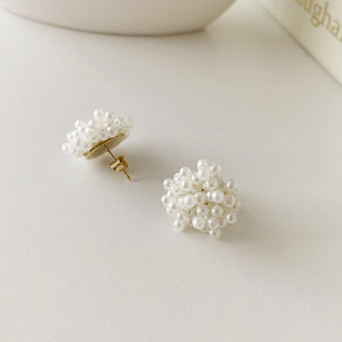 Popcorn pearl earring