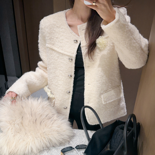 Brooch boucle wool jacket