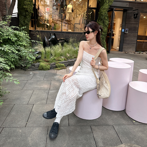 Mini rose sleeveless blouse