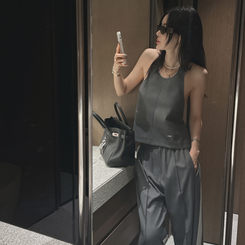 Halter-neck backless vest