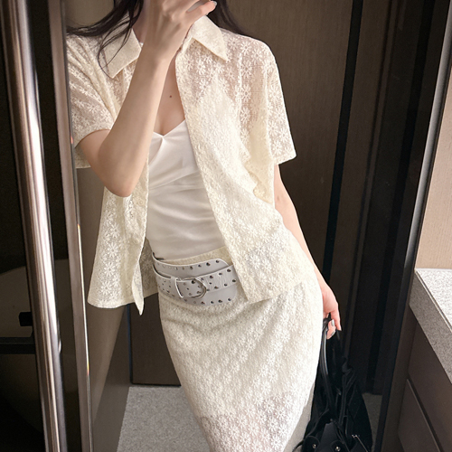 Ponta flower collar blouse