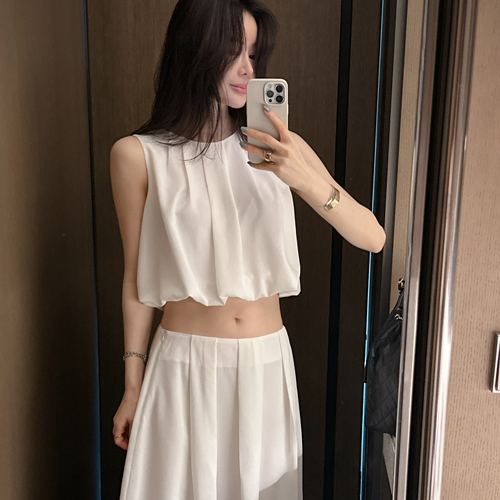 Dolphin crop top