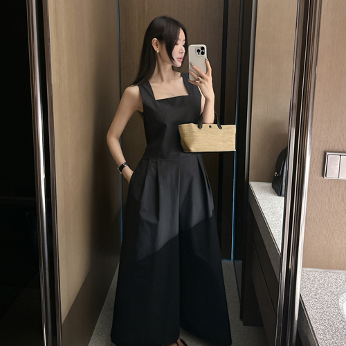 Back slit banding jumpsuit