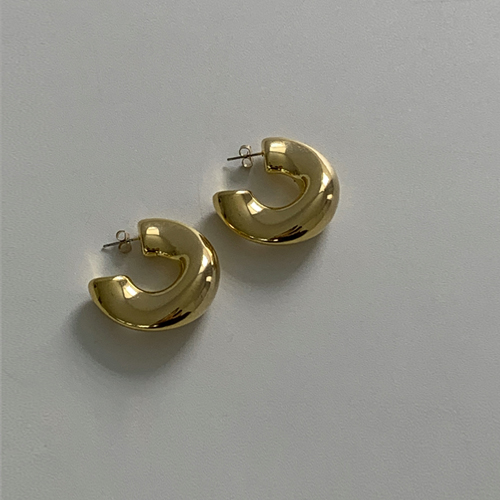 Glowy gold earring