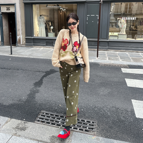 Benefit flower vintage knit