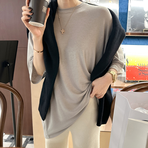 Pair loose-fit round tee