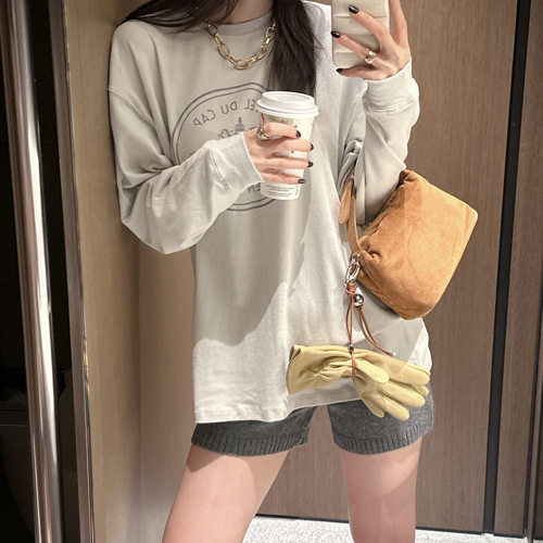 Sporty round long sleeve tee