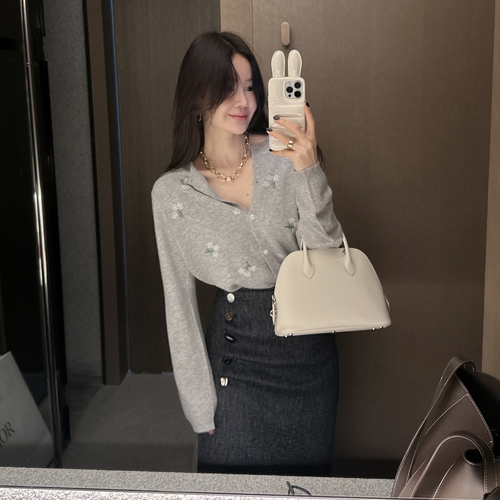 Border beads wool cardigan