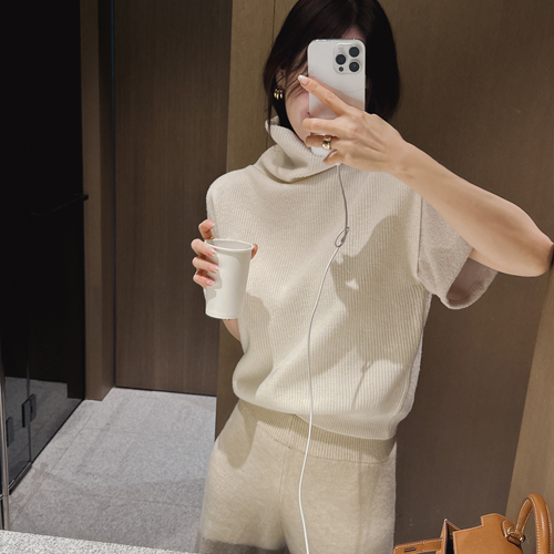 Hush wool turtle-neck vest (wool100%)