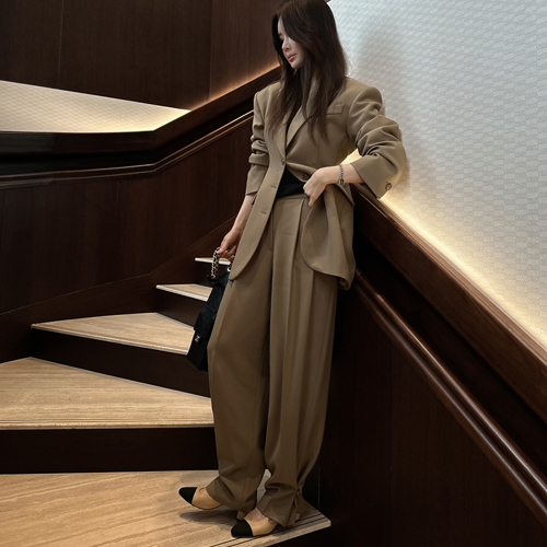 Hidden two pin-tuck pants