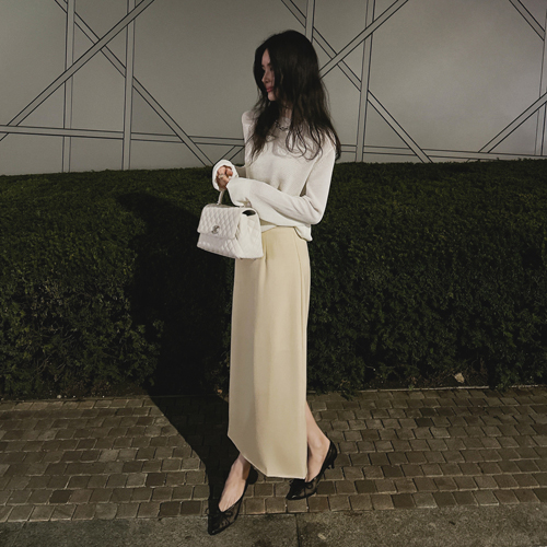 Given back slit long skirt