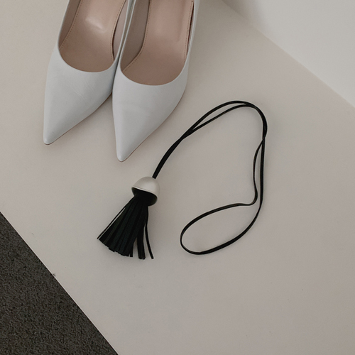 Ode leather tassel necklace