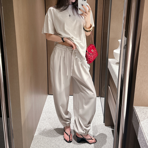 Below jogger pants