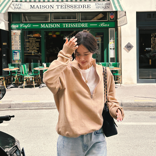 Texture high-neck half zip-up (beige)
