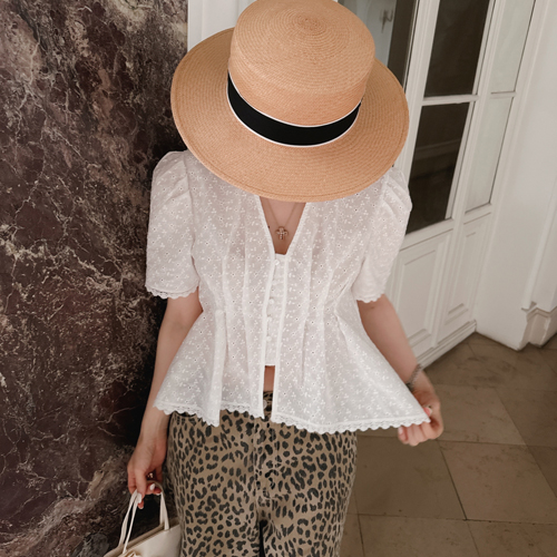 Romantic punching blouse