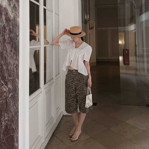 Wiki leopard bermuda pants