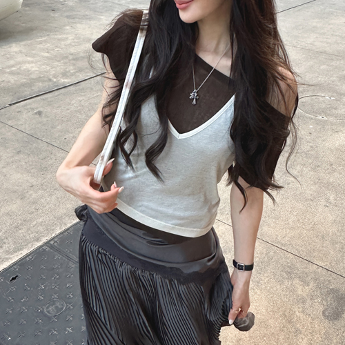 Luna deep V-neck sleeveless