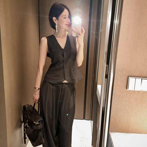 Peak linen vest