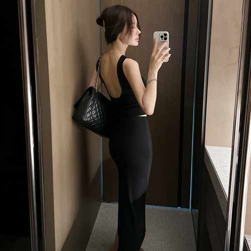 Classic backless knit top