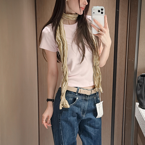 Dela basic round tee