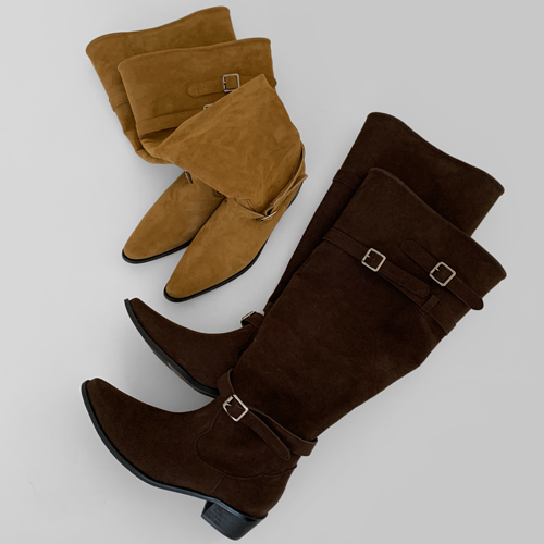 Carry buckle suede boots ♩