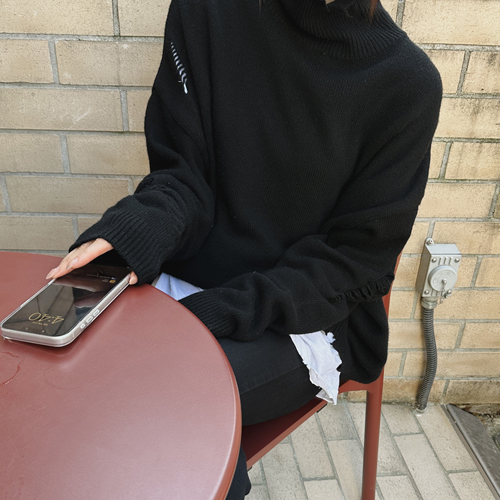 Cut cash turtleneck knit